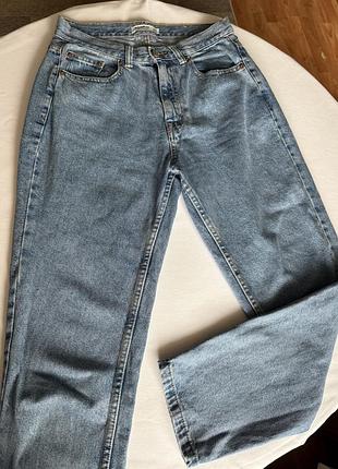 Блакитні джинси mom від pull&bear на середній посадці, не тягнуться