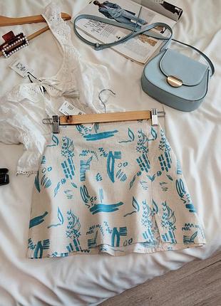 Кремова спідниця-міні з блакитним принтом urban outfitters s