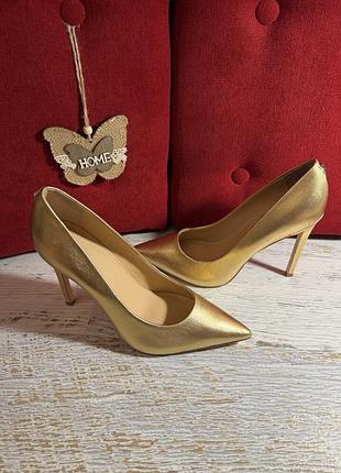 Оригінал. шкіряні фірмові туфлі-човники guess 40р.