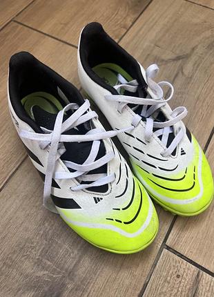 Сороконіжки для футболу. adidas