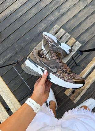Жіночі кросівки nike v2k runtekk mink brown