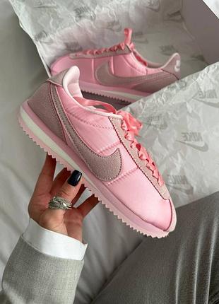 Стильні жіночі кросівки nike cortez pink