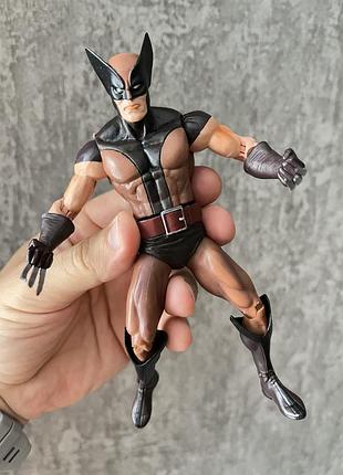 Редкая коллекционная фигурка росомахи в коричневой форме из серии diamond select marvel
