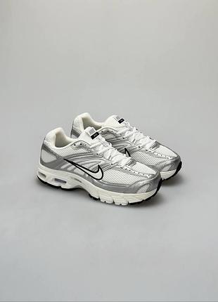 Nike air max moto 2k white metallic