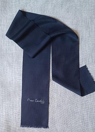 Вузький шовковий шарф від pierre cardin.