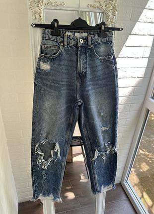 Джинси жіночі mom fit bershka