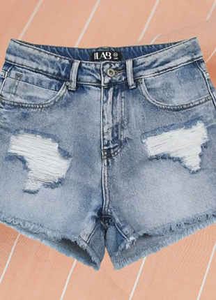 Answear.lab короткі джинсові шорти «distressed» з потертостями й бахромою