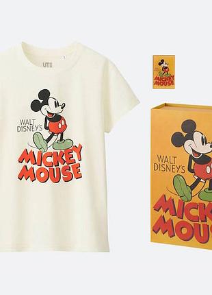 Эксклюзивный набор uniqlo × disney posters "mickey" (футболка + пин + коробка)