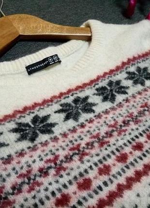 Стильний светр з вовни з класичним зимовим малюнком