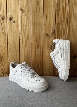 Білі шкіряні класичні кросівки кеди взуття nike air force