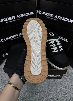 Under armour essential runner black white 5