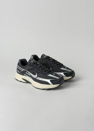 Nike initiator dark grey beig