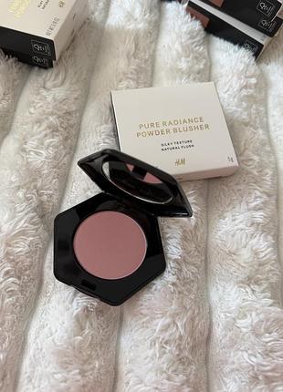 Рум'яна для обличчя pure radiance powder blusher cameo pink h&m світло-рожевий