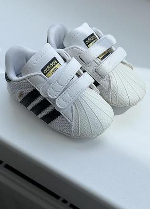 Дитячі кросівки пінетки adidas на новороджених