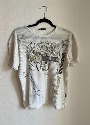 Біла текстурна футболка в рубчик з кібер принтом cyber y2k гранж футболка graphic tee