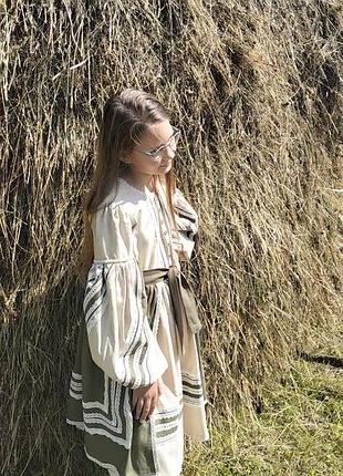 Платье вышиванка для девочки этано леновая брендовая lolya бежевая оливковое с фартуком.