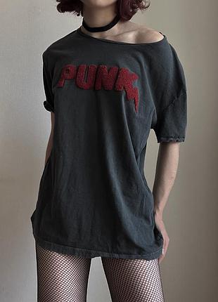Серая графическая футболка punk с объемной надписью панк гранж оверсайз y2k