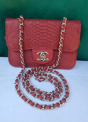 Брендовая женская сумка chanel, made in изна, из кожи красного питона.