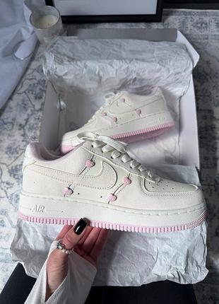 Стильні жіночі кросівки nike air force low valentines day