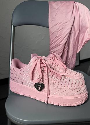 Стильні жіночі кросівки nike air force 1 low ʼvalentine’s day pink 2026’