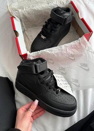 Стильні жіночі кросівки nike air force 1 mid black