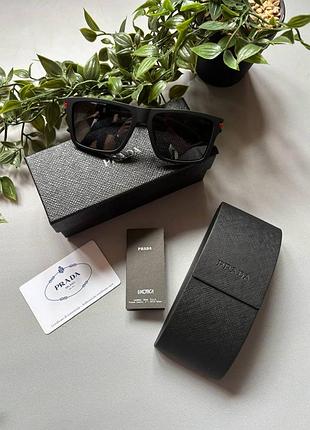 Сонцезахисні окуляри prada