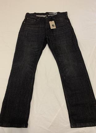 Чоловічі джинси carhartt моделі bd2804-m мають крій relaxed fit із технологією rugged flex.розмір м.l