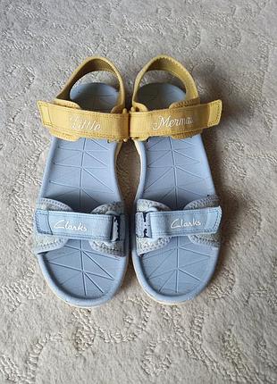 Босоніжки сандалі clarks