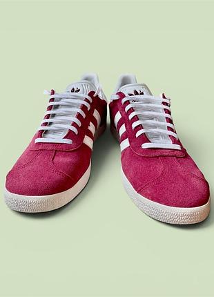 Чоловічі бордові, замшеві кеди/кросівки adidas gazelle. стан нових (одягались декілька разів) розмір по бірці 44.