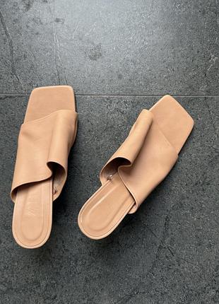 Шлепанцы, босоножки, мюли zara