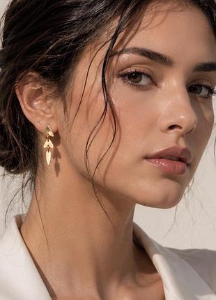 Трендовые золотистые серьги ✨ акцентные мини-серьги | luxury look
