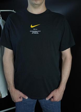 Чоловіча чорна футболка з великим принтом на спині | оригінал nike nsw swoosh athletics regular t-shirt black | size m/l