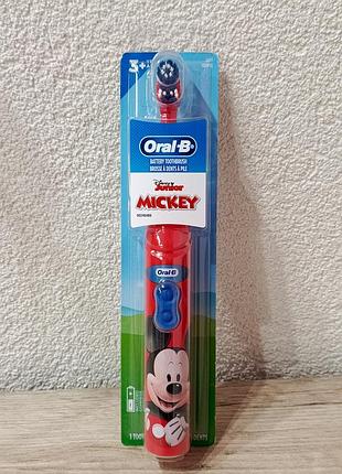 Детская зубная щетка oral-b disney junior mickey