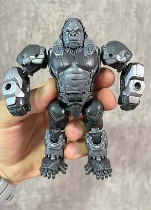 Фигурка оптимуса праймала (optimus primal) из фильма «трансформеры: восстание зверей».игрушка выпущена компанией hasbro. 5