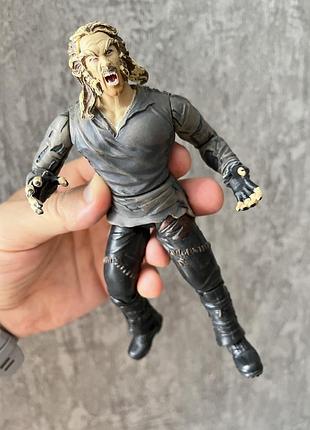 Фигурка саблезубого (sabretooth) из серии marvel legends по фильму "люди икс" от компании toy biz, выпущенная в 2000 году