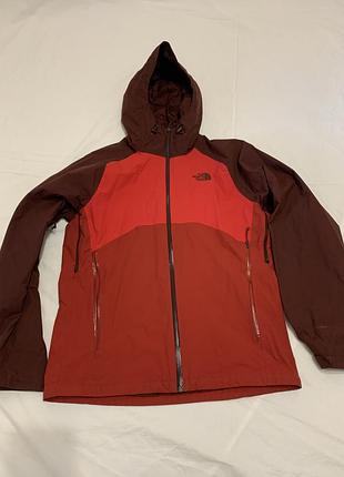 Чоловіча куртка — модель the north face stratos, виконана у червоно-коричневому кольорі з технологією dryvent. розмір м.