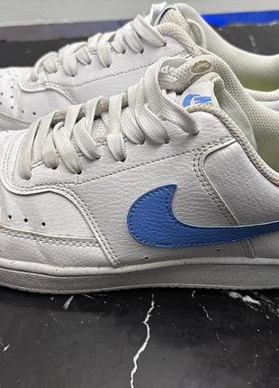 Nike кеди оригінальні білі з синім 41 розмір з коробкою