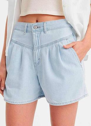 Оригінальні світлі джинсові шорти levi's mom featherweight