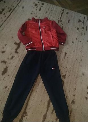 Турецький класний костюм на хлопця 7-8 років.tommy jeans.
