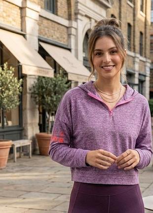 Женское укороченное худи бренда under armour с капюшоном.
замеры:пог-65 см, длина изделия от плеча-52 см, длина рукава от шеи -75 см.
