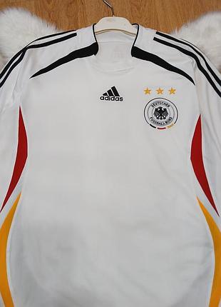 Спорт футболка бренду adidas