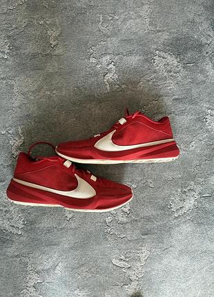 Nike freak баскетбольні кросівки червоні розмір 44