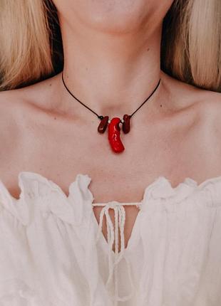 Красный чокер wild с веткой коралла и красной яшмой на шнурке