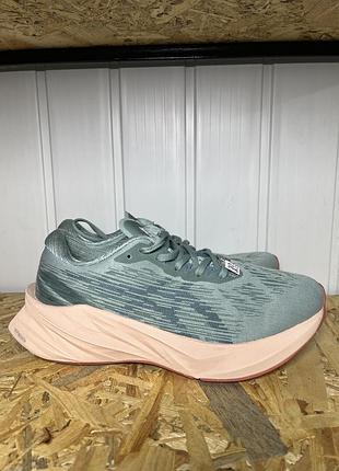 Женские беговые кроссовки asics novablast 3