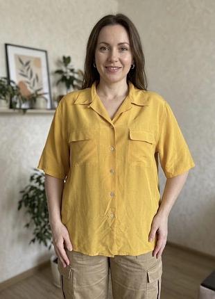 Яскрава вінтажна шовкова літня сорочка вільного крою в стилі сафарі