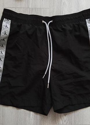 Шорты calvin klein размер м, состояние новых.