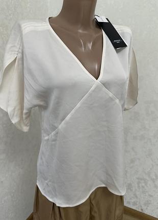 Біла блузка weekend max mara  v-подібний виріз та вільний крій.