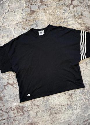 Чоловіча футболка adidas neuclassics