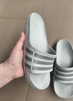 Оригінальні шльопанці adidas