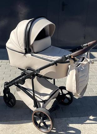 Візочок evelyn від baby pram 2025 еко шкіра кольору беж. польський бренд. стан гарний.  виглядає дуже стильно.